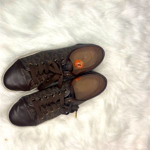 Brown tan shoes